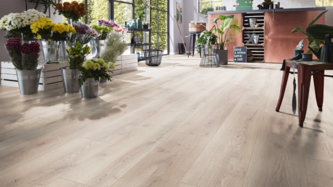 sols_stratifies_chene_montagne_beige_La_Maison_du_Parquet